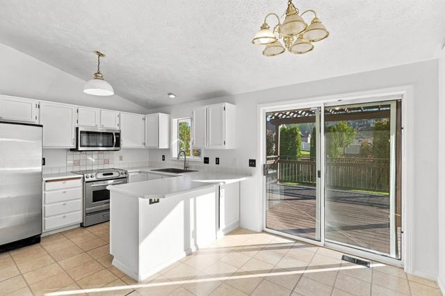 9104 N Farmdale St, Spokane, WA 99208