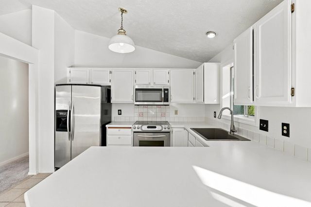 9104 N Farmdale St, Spokane, WA 99208