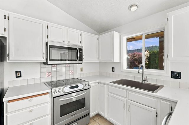 9104 N Farmdale St, Spokane, WA 99208