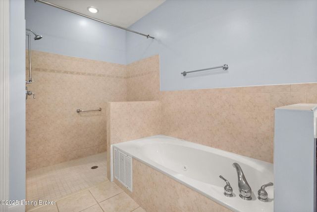 4107 Nicholas Roy Ct, Prospect, KY 40059