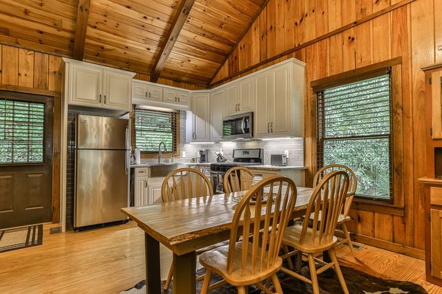141 Barnes Creek Drive, Ellijay, GA 30540