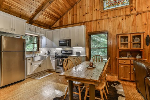 141 Barnes Creek Drive, Ellijay, GA 30540