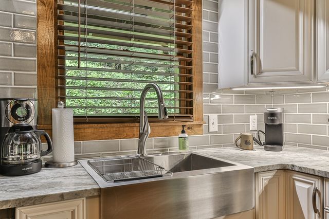 141 Barnes Creek Drive, Ellijay, GA 30540