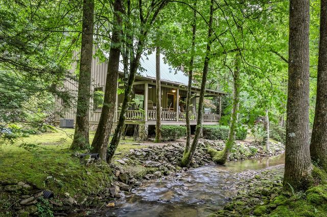 141 Barnes Creek Drive, Ellijay, GA 30540