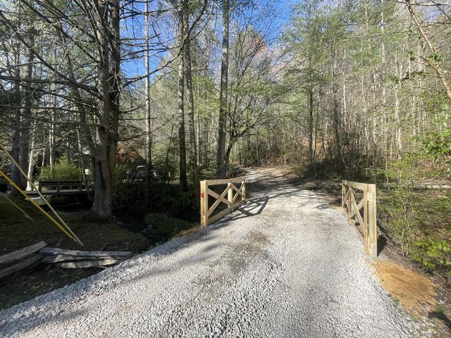 141 Barnes Creek Drive, Ellijay, GA 30540