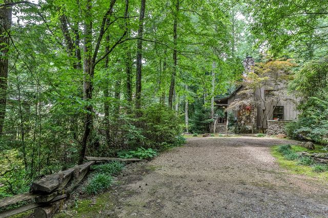 141 Barnes Creek Drive, Ellijay, GA 30540