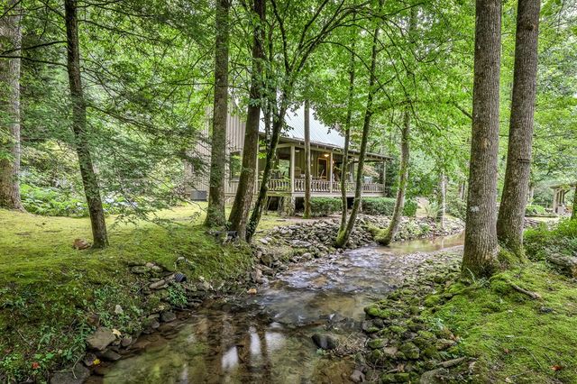 141 Barnes Creek Drive, Ellijay, GA 30540