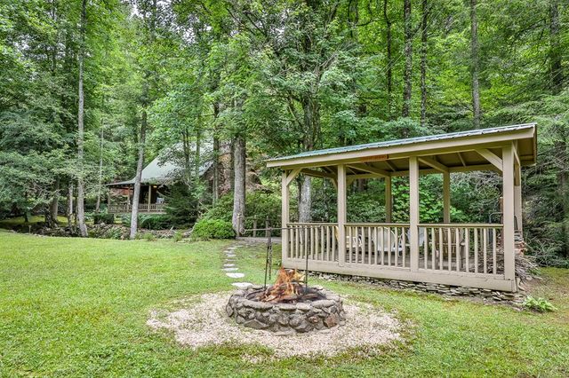 141 Barnes Creek Drive, Ellijay, GA 30540