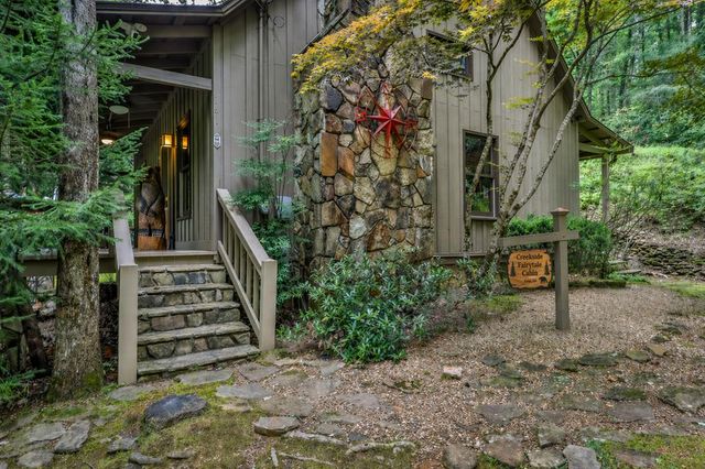 141 Barnes Creek Drive, Ellijay, GA 30540