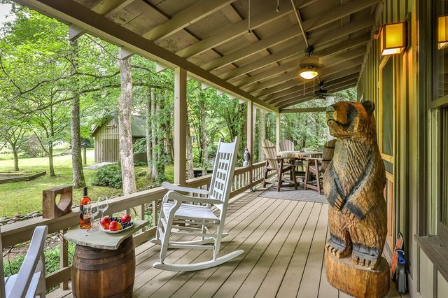 141 Barnes Creek Drive, Ellijay, GA 30540