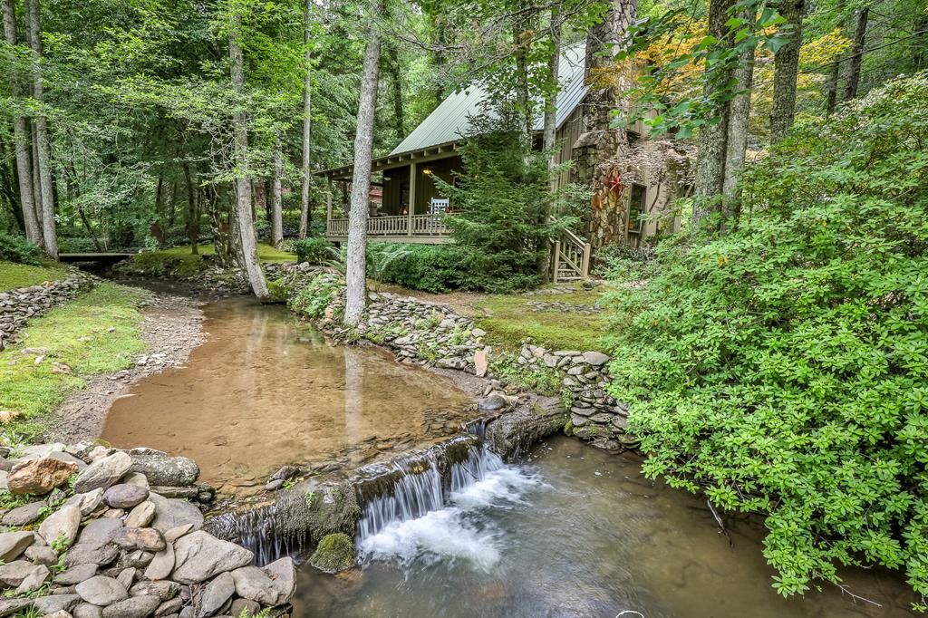 141 Barnes Creek Drive, Ellijay, GA 30540