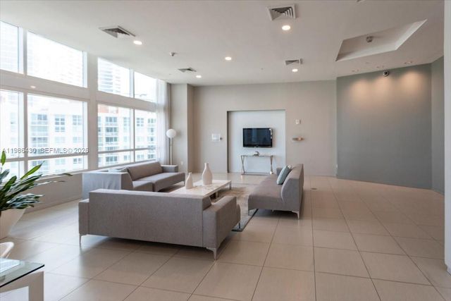 1900 N Bayshore Dr 1016, Miami, FL 33132