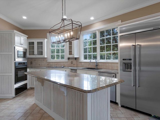 5249 Rosborough Springs Rd, Marshall, TX 75672