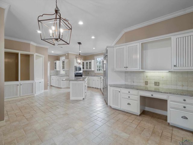 5249 Rosborough Springs Rd, Marshall, TX 75672