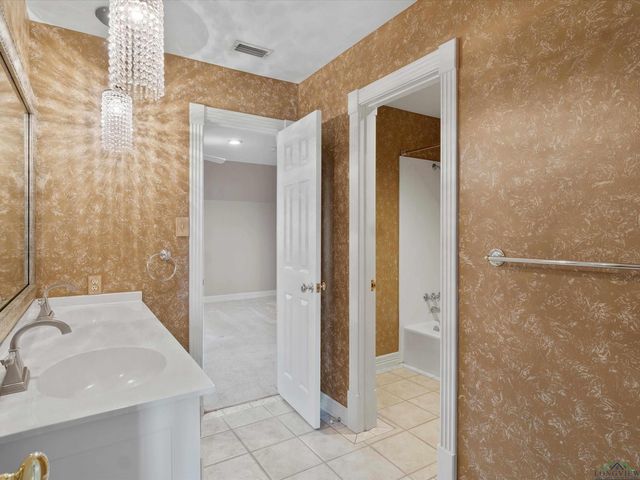 5249 Rosborough Springs Rd, Marshall, TX 75672