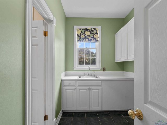 5249 Rosborough Springs Rd, Marshall, TX 75672