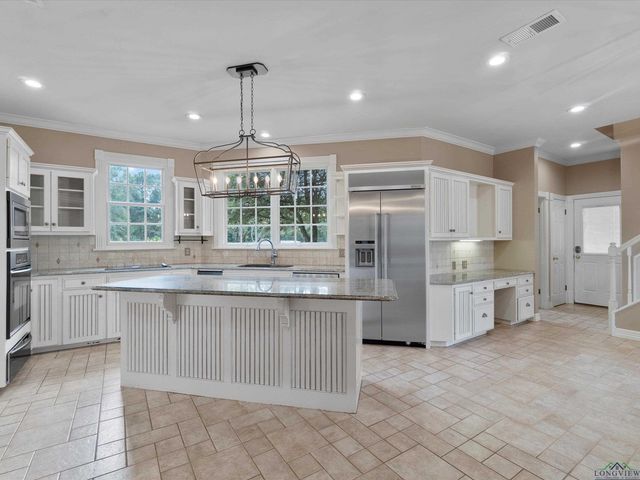 5249 Rosborough Springs Rd, Marshall, TX 75672