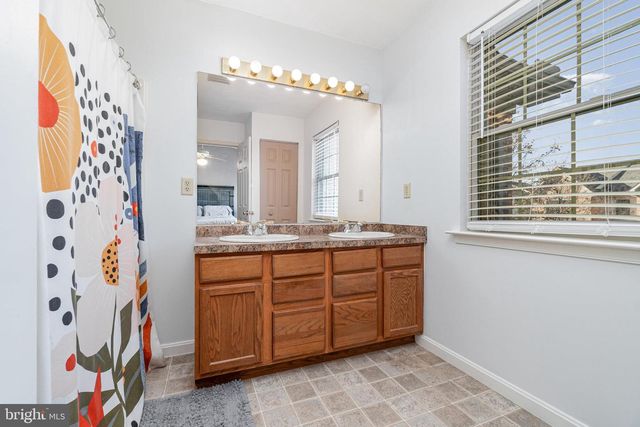 461 WAVERLY WOODS DR, Harrisburg, PA 17110