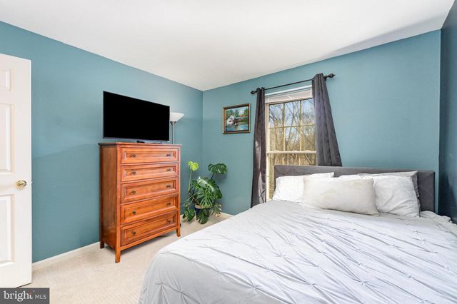 461 WAVERLY WOODS DR, Harrisburg, PA 17110