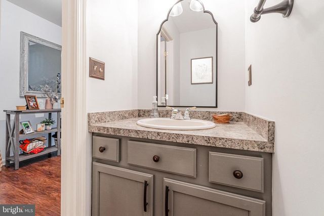 461 WAVERLY WOODS DR, Harrisburg, PA 17110