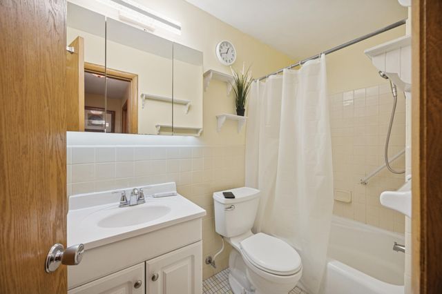 1494 21st Avenue NW 4, New Brighton, MN 55112