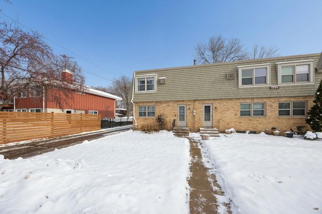 1494 21st Avenue NW 4, New Brighton, MN 55112