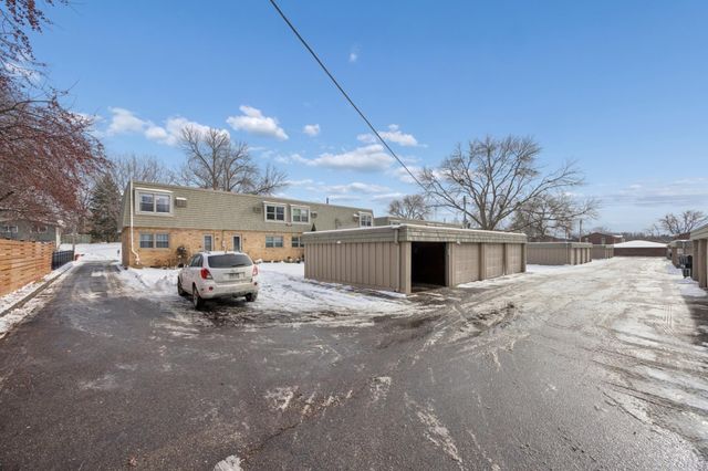 1494 21st Avenue NW 4, New Brighton, MN 55112