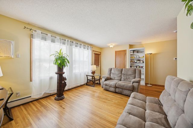 1494 21st Avenue NW 4, New Brighton, MN 55112