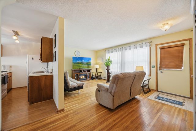 1494 21st Avenue NW 4, New Brighton, MN 55112