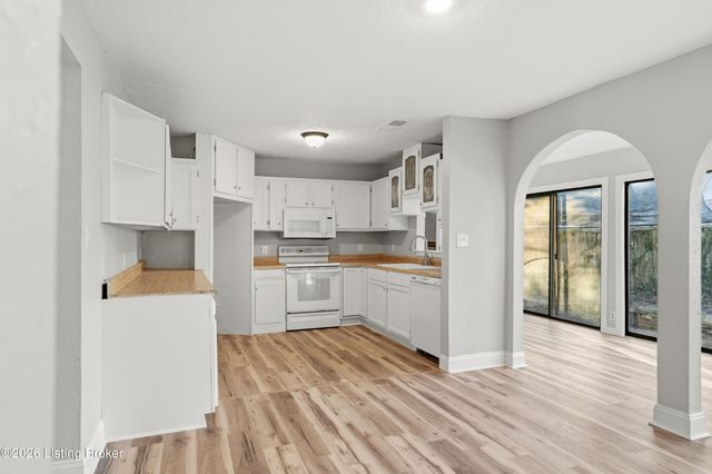 849 Bass Ln, Shelbyville, KY 40065