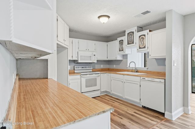 849 Bass Ln, Shelbyville, KY 40065