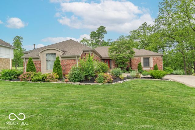 2280 Woodsway Drive, Greenwood, IN 46143