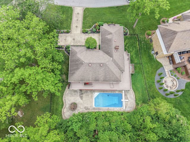 2280 Woodsway Drive, Greenwood, IN 46143