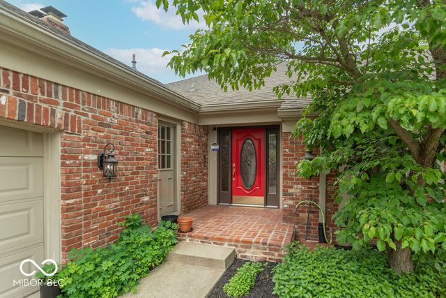 2280 Woodsway Drive, Greenwood, IN 46143