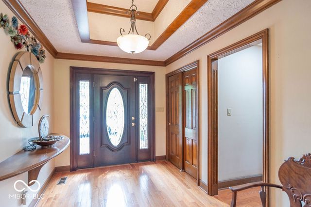 2280 Woodsway Drive, Greenwood, IN 46143