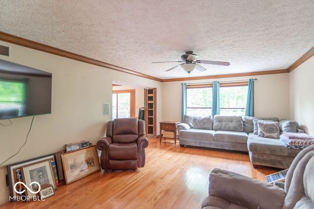 2280 Woodsway Drive, Greenwood, IN 46143