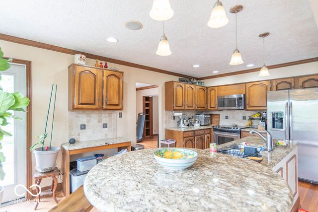 2280 Woodsway Drive, Greenwood, IN 46143