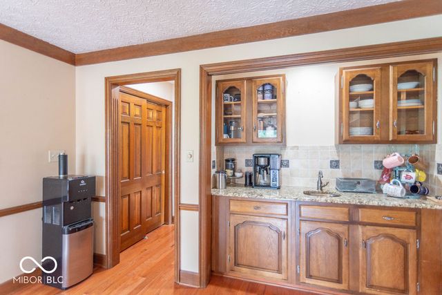 2280 Woodsway Drive, Greenwood, IN 46143