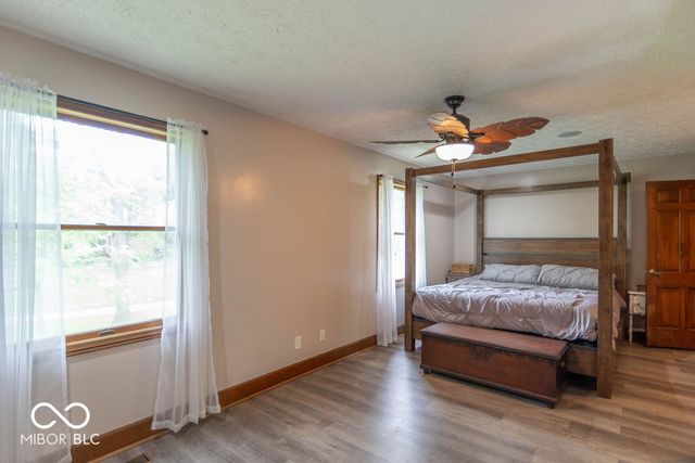 2280 Woodsway Drive, Greenwood, IN 46143