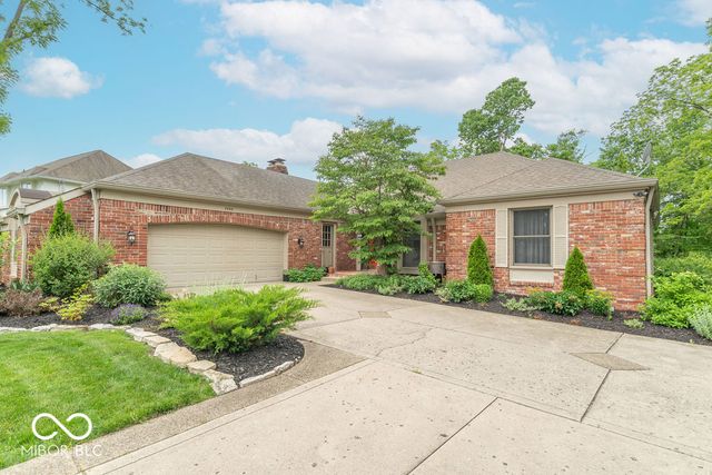 2280 Woodsway Drive, Greenwood, IN 46143