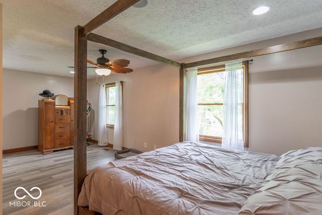 2280 Woodsway Drive, Greenwood, IN 46143