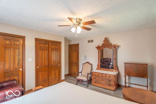 2280 Woodsway Drive, Greenwood, IN 46143