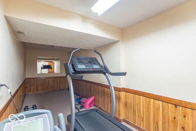 2280 Woodsway Drive, Greenwood, IN 46143
