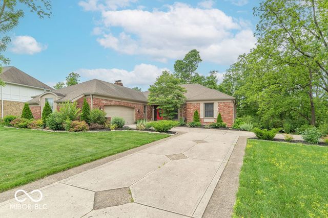 2280 Woodsway Drive, Greenwood, IN 46143
