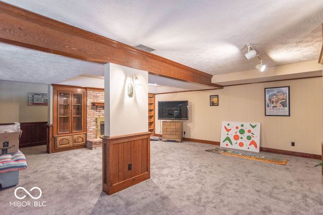 2280 Woodsway Drive, Greenwood, IN 46143