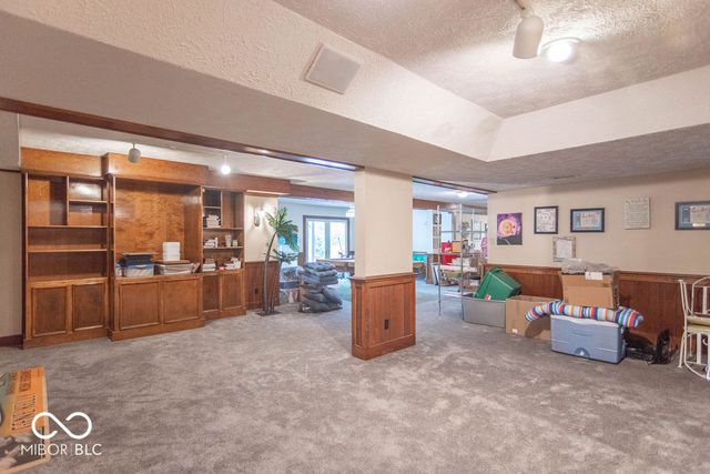 2280 Woodsway Drive, Greenwood, IN 46143