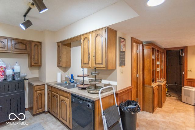 2280 Woodsway Drive, Greenwood, IN 46143