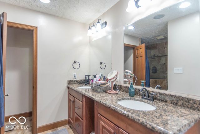 2280 Woodsway Drive, Greenwood, IN 46143