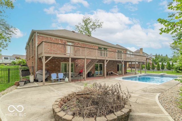 2280 Woodsway Drive, Greenwood, IN 46143