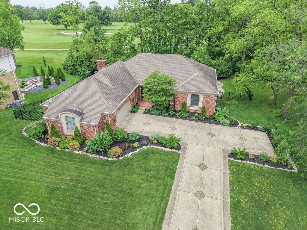 2280 Woodsway Drive, Greenwood, IN 46143